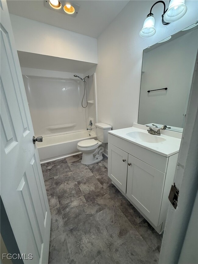 2708 Broadway in Ft. Myers, FL - Building Photo - Building Photo