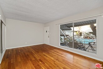 941 N San Vicente Blvd, Unit 5 in West Hollywood, CA - Building Photo - Building Photo