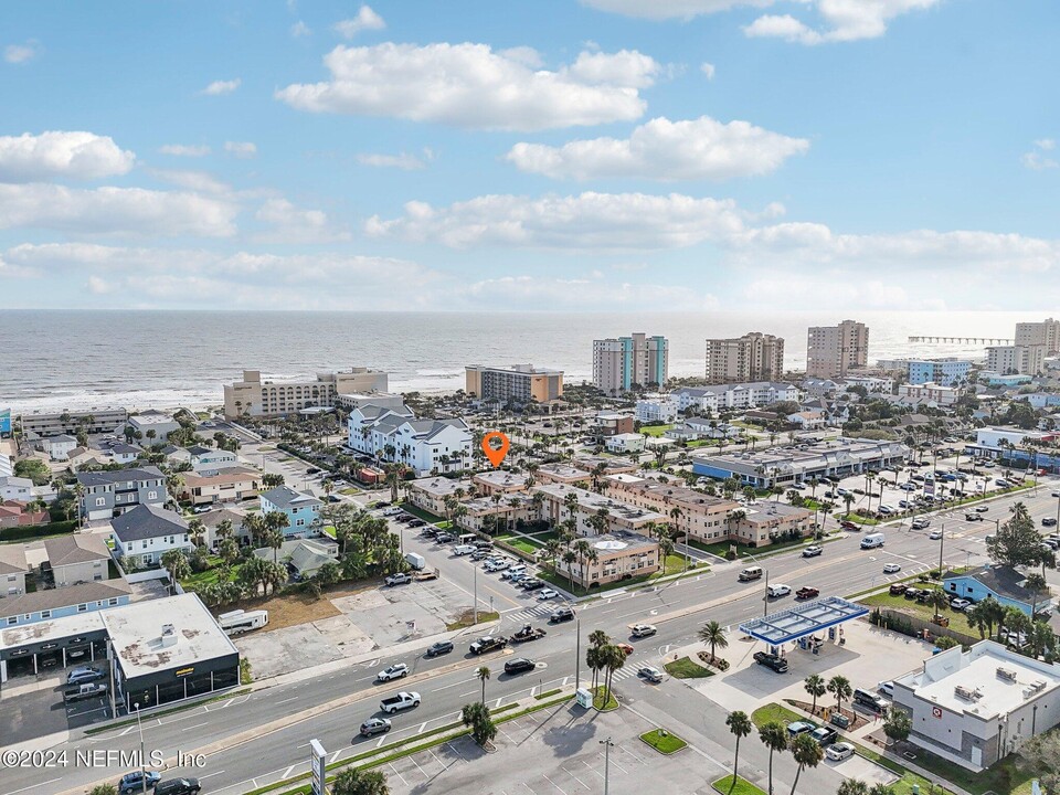 221 15th Ave N in Jacksonville Beach, FL - Building Photo