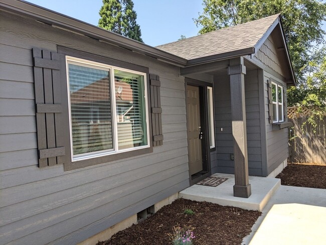 1540 7th St in Springfield, OR - Building Photo - Building Photo