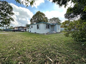 5987 Palm Ave in Hialeah, FL - Building Photo - Building Photo