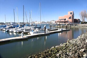 3 Embarcadero W in Oakland, CA - Building Photo - Building Photo