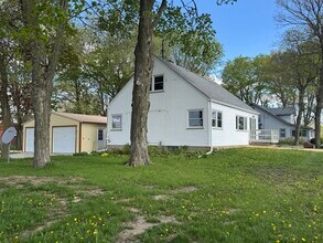 6809 IL-71 in Yorkville, IL - Building Photo - Building Photo