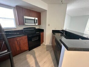 13060 Vista Isles Dr in Sunrise, FL - Building Photo - Building Photo
