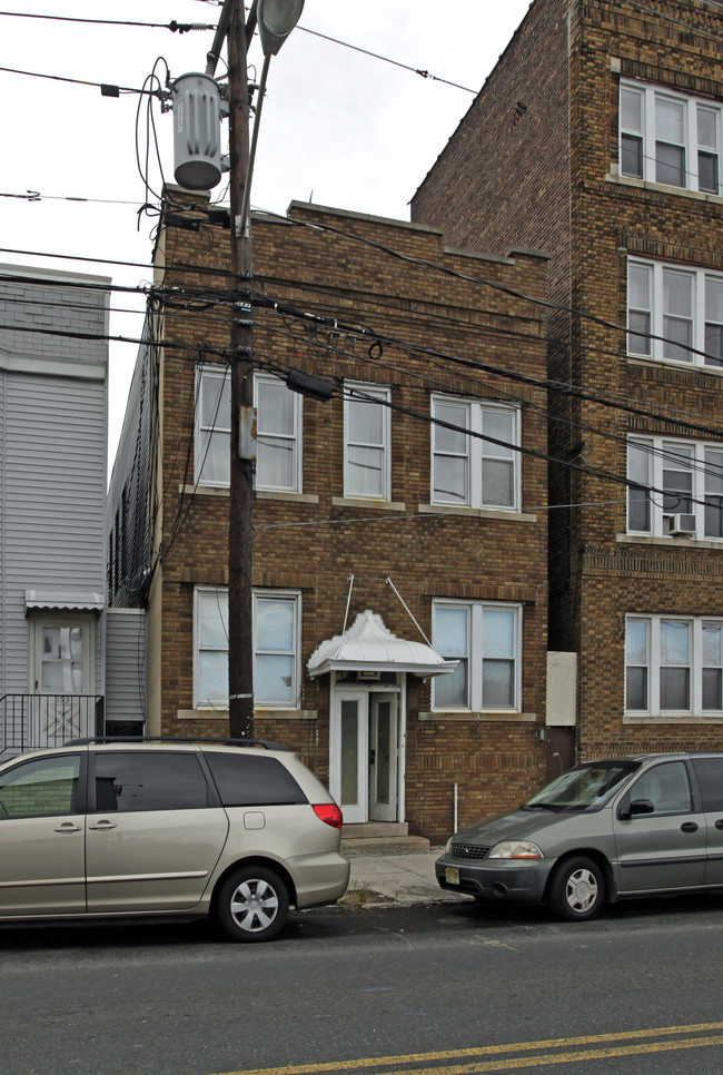 195 Baldwin Ave in Jersey City, NJ - Building Photo - Building Photo