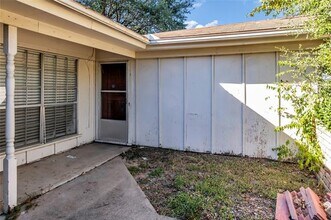 805 Irwin Dr in Hurst, TX - Building Photo - Building Photo