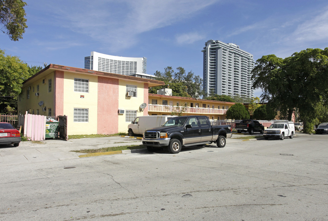 455 NE 33rd St in Miami, FL - Building Photo