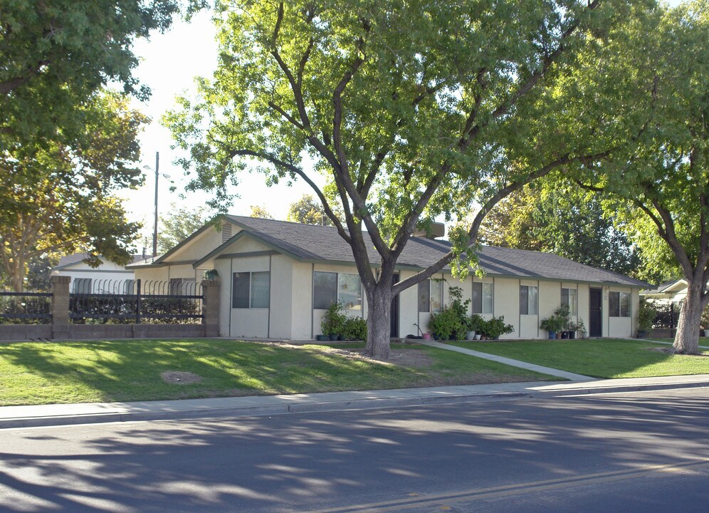 Sierra Terrace in Fresno, CA - Foto de edificio