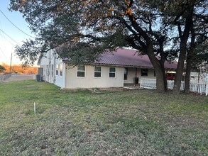 3656 FM 2657 in Kempner, TX - Foto de edificio - Building Photo