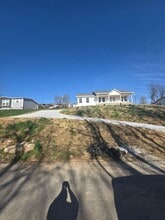 324 Wilson Hurst St in Tazewell, TN - Building Photo - Building Photo