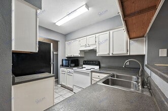 9510 Olde Towne Row in Dallas, TX - Building Photo - Building Photo