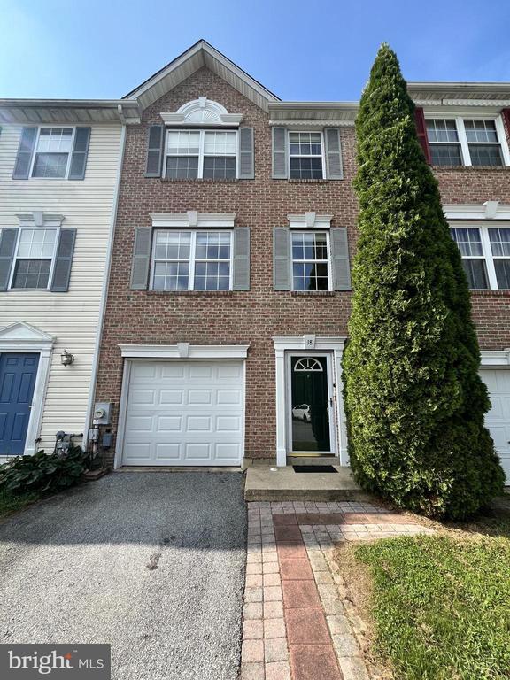 property at 18 Emandan Ln
