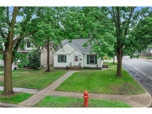property at 2800 Georgia Ave S