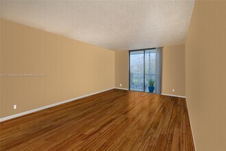 16851 NE 23rd Ave in North Miami Beach, FL - Building Photo - Building Photo
