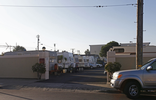 7301-7311 Mission St in Daly City, CA - Building Photo - Building Photo