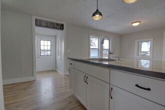 709-28th 1/2 28th 1/2 St in Bettendorf, IA - Building Photo - Building Photo