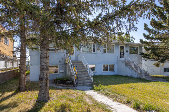 4728 Stanley Rd SW in Calgary, AB - Building Photo - Building Photo