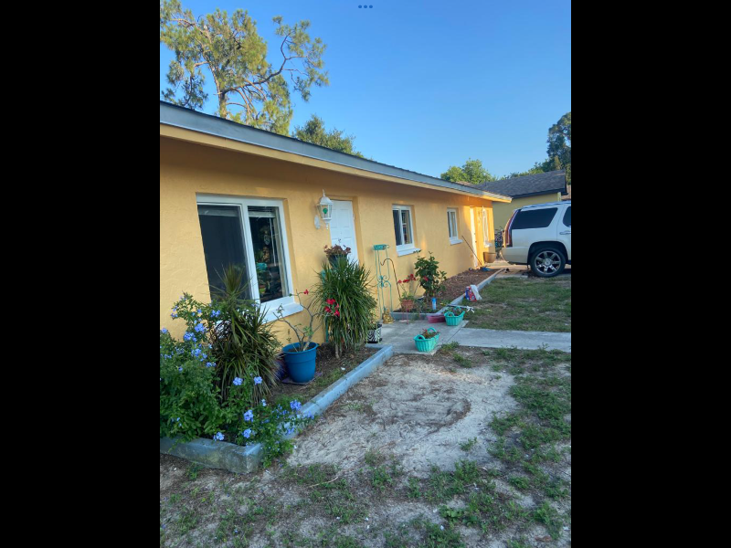 19121 Holly Rd in Ft. Myers, FL - Foto de edificio