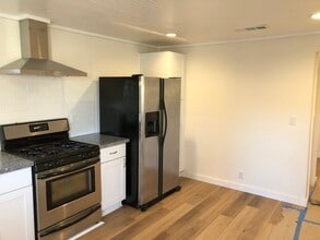 813 Fillmore St in McGregor, TX - Building Photo - Building Photo