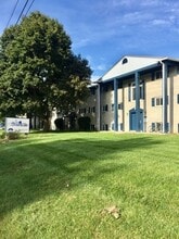 1100 W Michigan Ave in Ypsilanti, MI - Foto de edificio - Building Photo