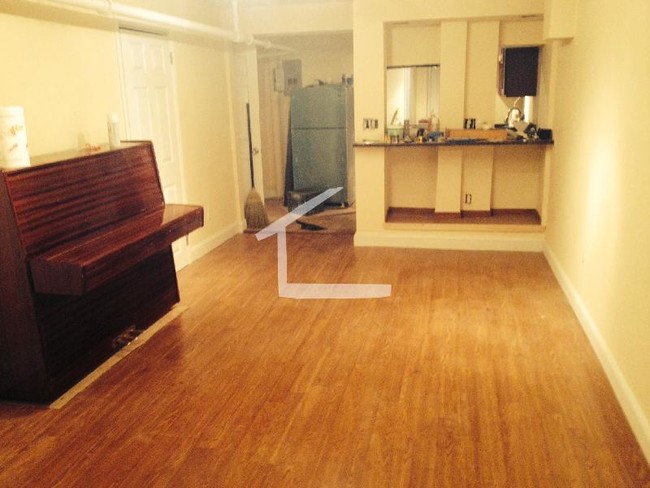 79 Pleasant St, Unit B in Brookline, MA - Foto de edificio - Building Photo