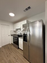 11154 El Sendero St in San Antonio, TX - Foto de edificio - Building Photo