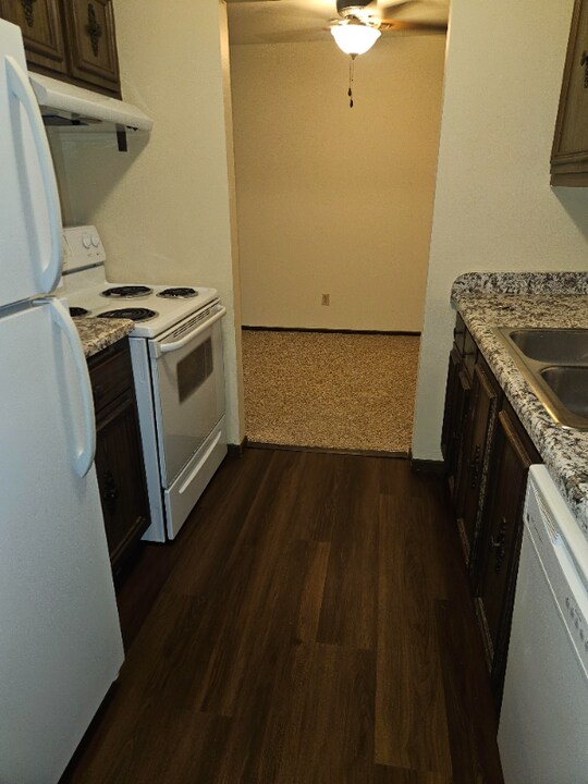 11828 W North Ave in Wauwatosa, WI - Building Photo