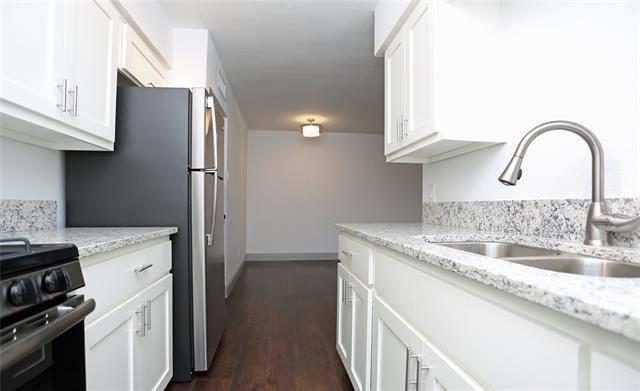 404 E 9th St in Dallas, TX - Building Photo