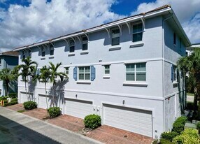 1247 Vía De Fossi in Boynton Beach, FL - Building Photo