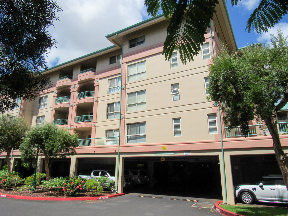 1090 Ala Napunani St in Honolulu, HI - Building Photo