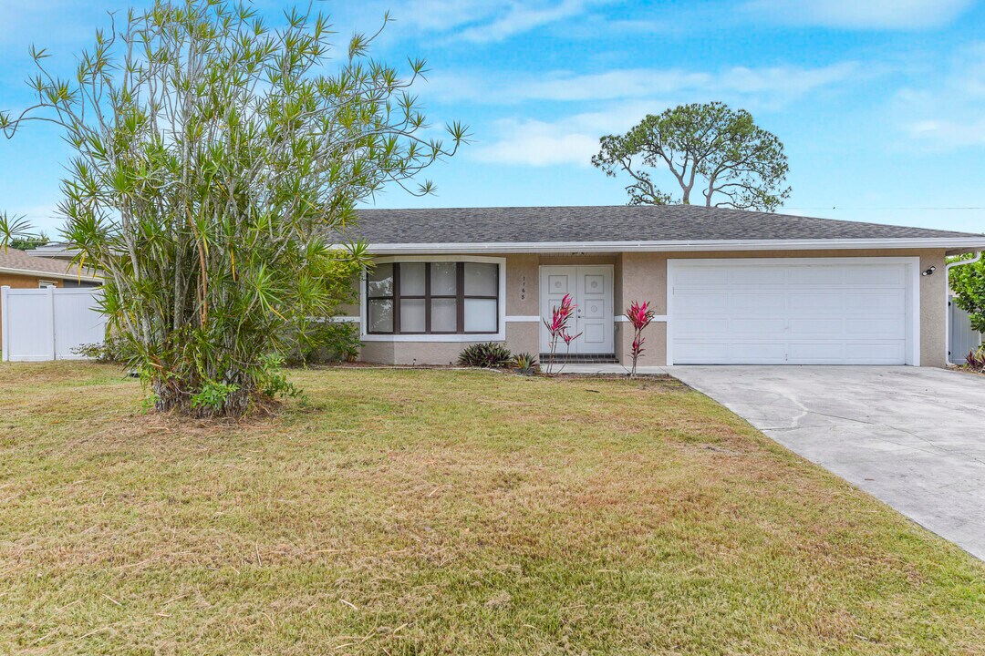 1168 SE Clifton Ln in Port St. Lucie, FL - Building Photo