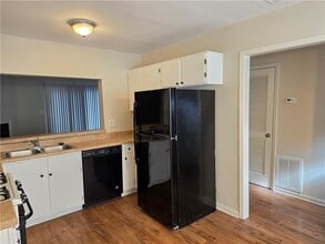 1225 Oakplace Dr SW in Marietta, GA - Building Photo - Building Photo