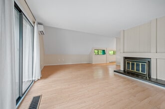 101 Mallard Dr in Farmington, CT - Building Photo - Building Photo