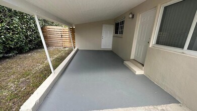 8855 SW 41st Terrace in Miami, FL - Building Photo - Building Photo