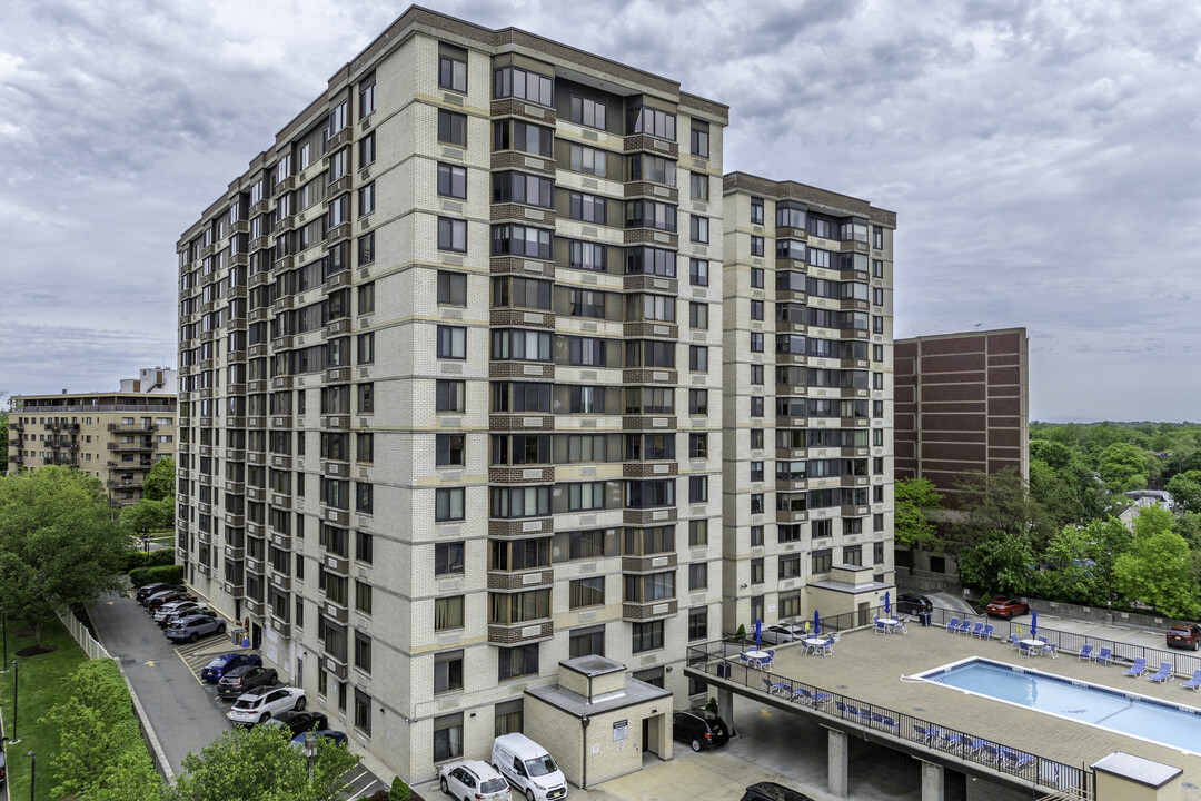 World Plaza North in Hackensack, NJ - Foto de edificio