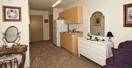 Holiday Rolling Hills Ranch in Omaha, NE - Foto de edificio - Interior Photo
