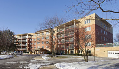 Creekside at Old Orchard in Mount Prospect, IL - Building Photo - Building Photo