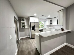 1597 Springside Dr in Weston, FL - Building Photo - Building Photo