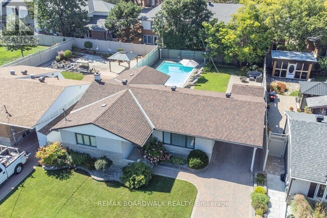 1588 Maxime St in Ottawa, ON - Building Photo - Building Photo