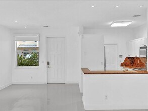 812 SE 4th Ct in Deerfield Beach, FL - Building Photo - Building Photo
