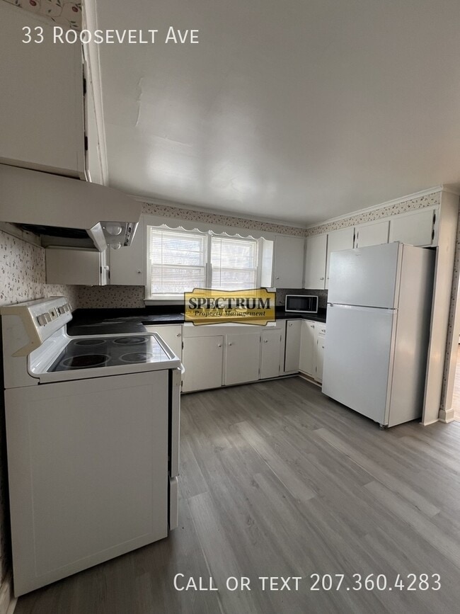 33 Roosevelt Ave in Waterville, ME - Building Photo - Building Photo