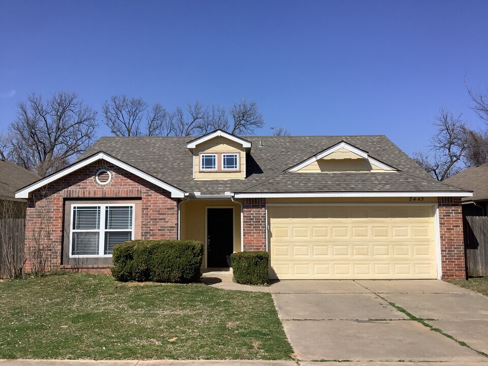 8445 E 160th St S in Bixby, OK - Building Photo