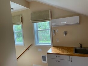 8 Coleman Rd, Unit Studio in Hyde Park, NY - Building Photo - Building Photo