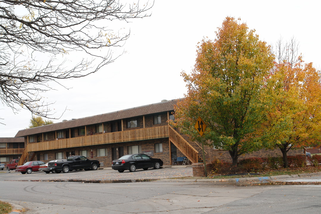 Valley View Apartments in Valley Center, KS - Building Photo