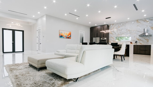 property at 909 NW 4th Ave