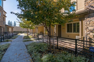 856 White Moonstone Loop in San Jose, CA - Foto de edificio - Building Photo