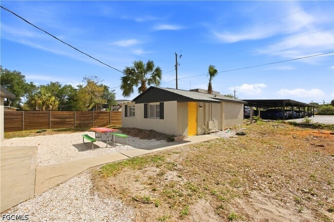 property at 1640 Daniels Dr