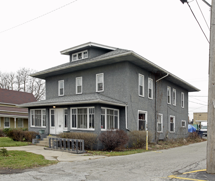 152 W Lincoln St in Nappanee, IN - Building Photo