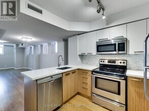 11-511 St Joseph St in Toronto, ON - Building Photo - Building Photo