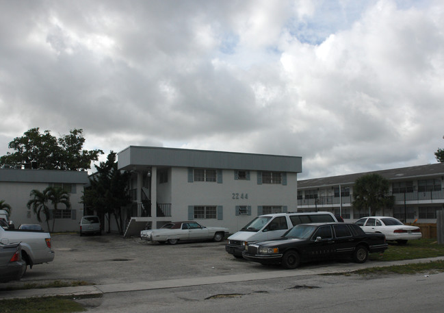 2244 Madison St in Hollywood, FL - Building Photo - Building Photo